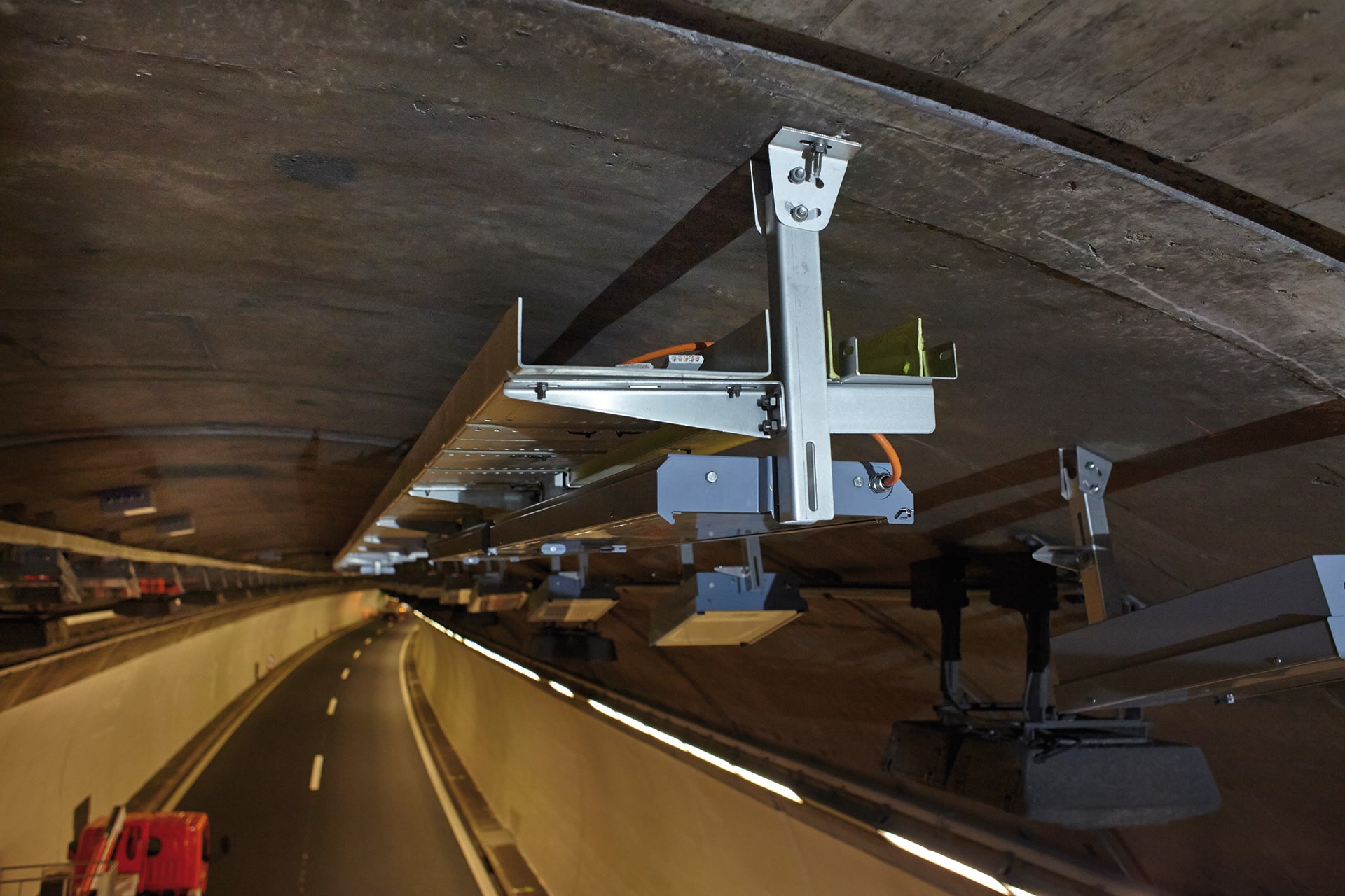 Road tunnel (emergency lighting / lighting / ventilation)