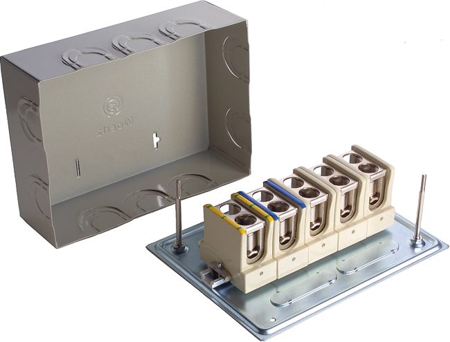 Junction boxes with base plate and cover made of sheet metal for 5x70mm²